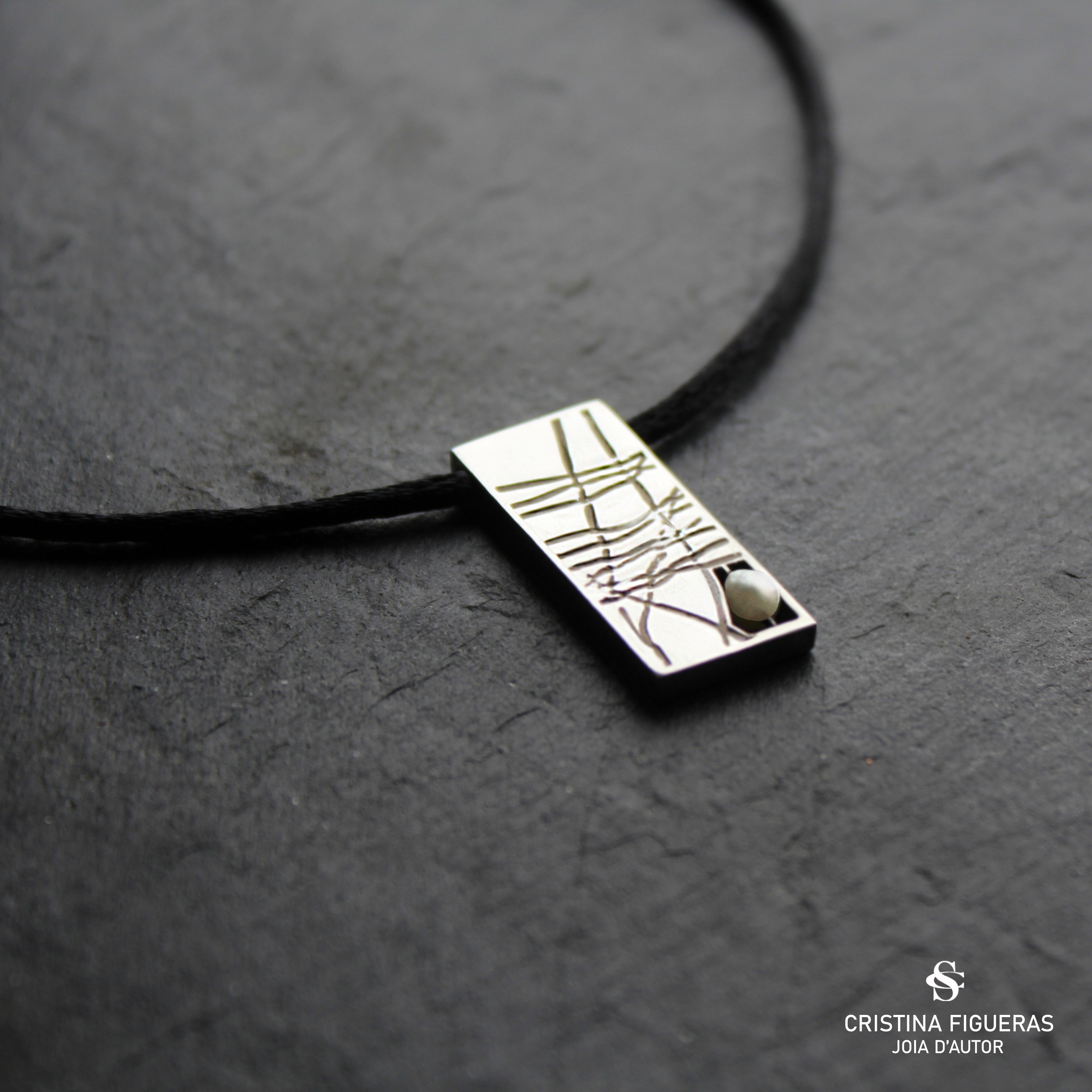 PENJOLL GRAVAT · PERLA